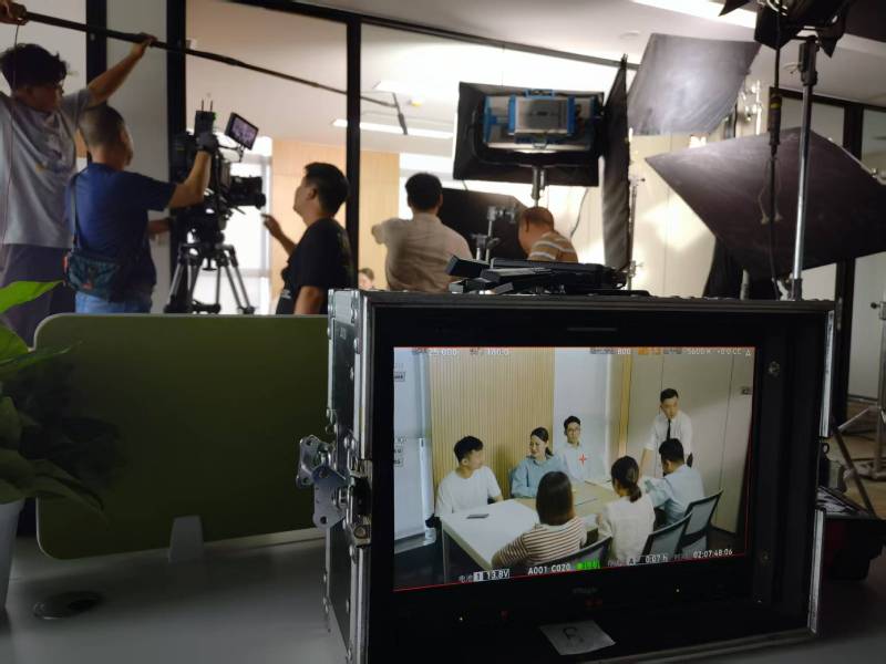吉水县TVC拍摄公司：科技产品视觉化大师，诠释未来感与功能美学